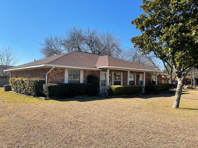 1711 Iris Cir, Unit B in Temple, TX - Building Photo - Building Photo