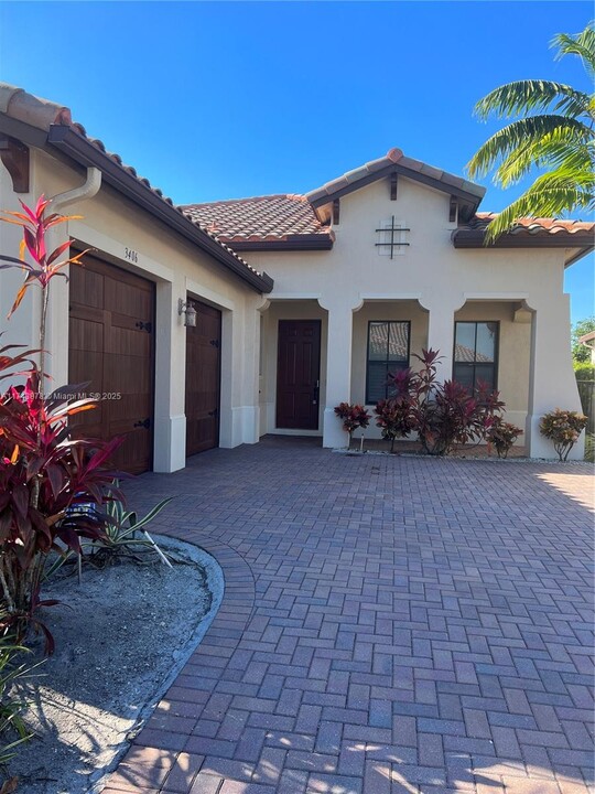 3406 NW 83rd Way in Pembroke Pines, FL - Building Photo