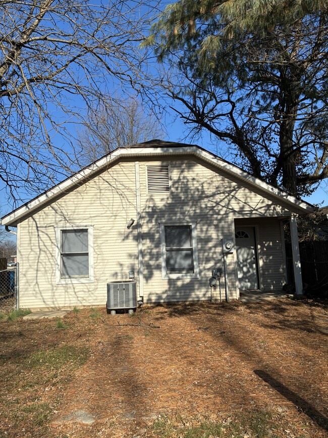 1631 Tippecanoe St in Terre Haute, IN - Foto de edificio - Building Photo