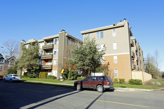 Westwood Court in Seattle, WA - Foto de edificio - Building Photo