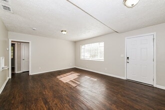 3041 Detroit Cir N in Jacksonville, FL - Building Photo - Building Photo