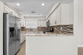 96 Capri B in Delray Beach, FL - Building Photo - Building Photo
