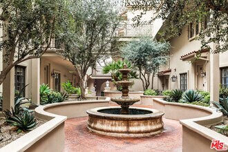 851 N San Vicente Blvd in West Hollywood, CA - Foto de edificio - Building Photo