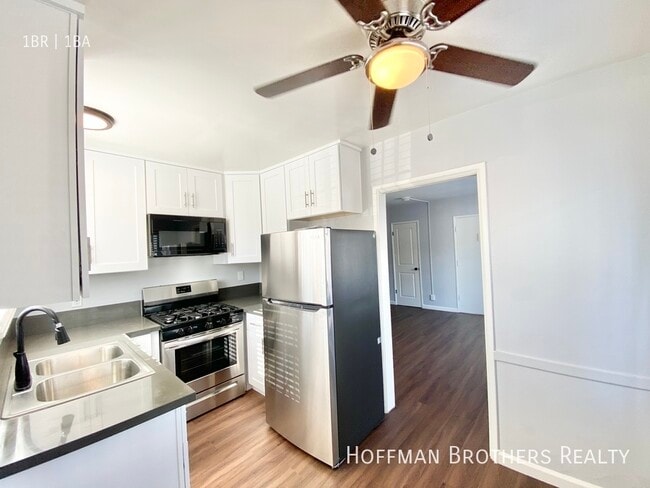 1661 N Bronson Ave, Unit 6 in Los Angeles, CA - Foto de edificio - Building Photo