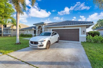 10208 SW 12th St in Pembroke Pines, FL - Building Photo - Building Photo