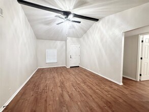 941 S Walker St in Angleton, TX - Building Photo - Building Photo