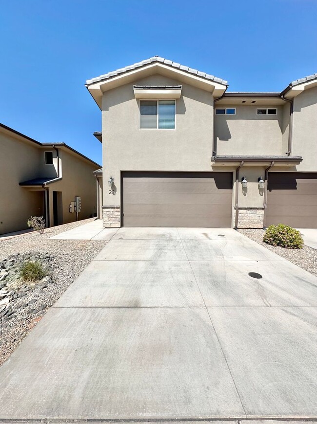 1005 Tortoise Rock Dr