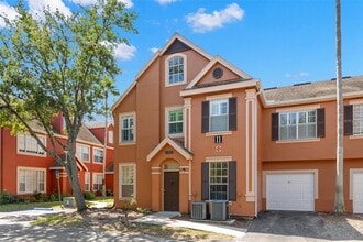 9208 Lake Chase Island Way in Tampa, FL - Building Photo - Building Photo