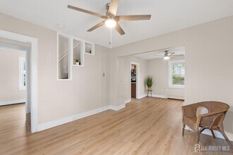 400 Main St in Middlesex, NJ - Building Photo - Building Photo