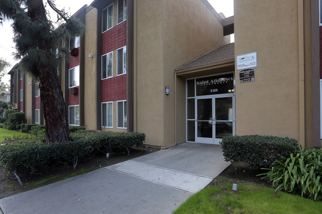 St. Andrew's Arms Apartments in Los Angeles, CA - Building Photo - Building Photo