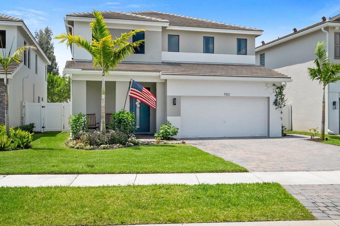 7102 Rockwood Rd in Jupiter, FL - Building Photo