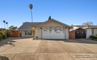 32445 Lake Barlee Ln in Fremont, CA - Building Photo