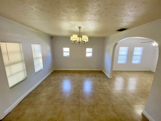 3317 W Pine St in Tampa, FL - Foto de edificio - Building Photo