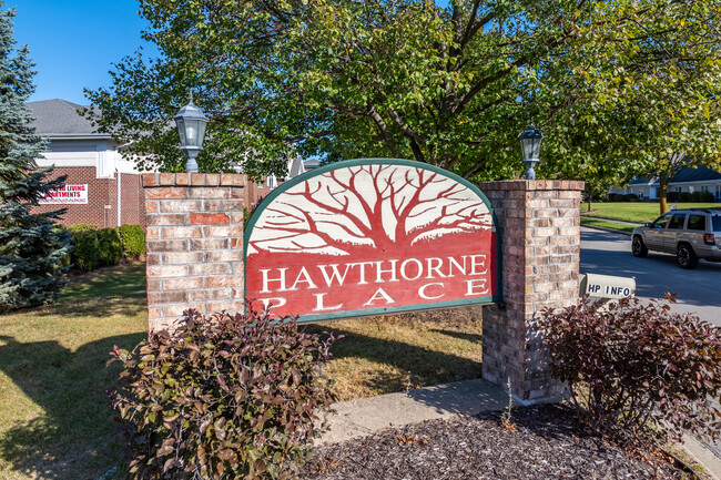 Hawthorne Place Apartments in Pewaukee, WI - Building Photo - Building Photo