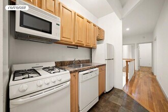 316 W 51st St in New York, NY - Building Photo - Building Photo