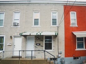 917 N College St in Allentown, PA - Building Photo