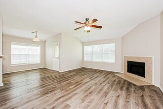 322 Oakhurst Dr in Seagoville, TX - Building Photo - Building Photo
