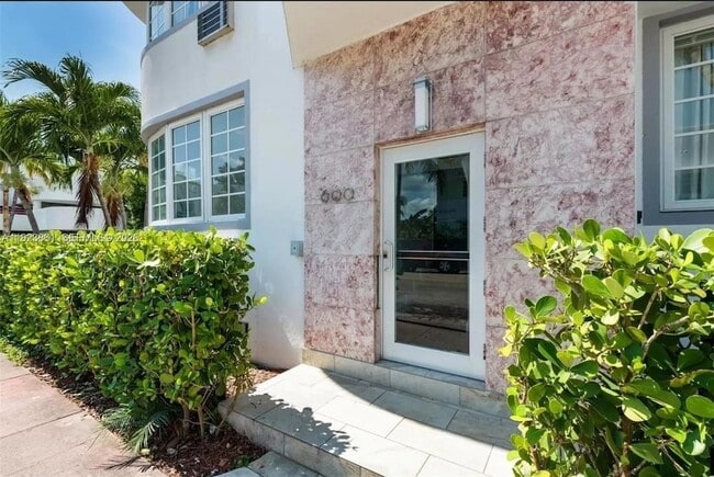 610 12th St, Unit 5 in Miami Beach, FL - Foto de edificio - Building Photo