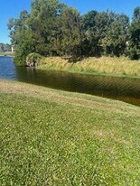 135 Brier Cir in Jupiter, FL - Building Photo