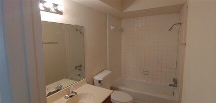 10822 Lynbrook Dr in Houston, TX - Building Photo - Building Photo