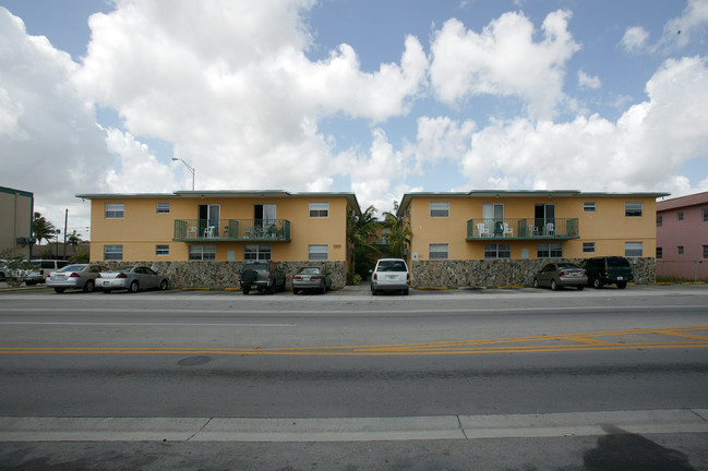 1930 Palm Ave in Hialeah, FL - Building Photo - Building Photo