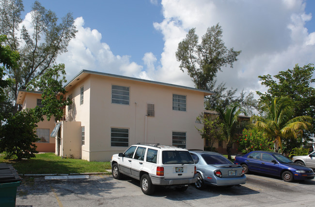 600 NE 46th Ct in Fort Lauderdale, FL - Building Photo - Building Photo