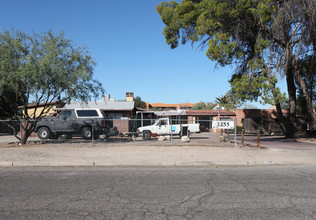 3245-3261 N Geronimo Ave in Tucson, AZ - Building Photo - Building Photo