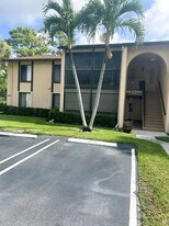 802 Sky Pine Way in Greenacres, FL - Building Photo