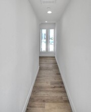 11732 Hamlin St, Unit 11722 1/2 in Los Angeles, CA - Building Photo - Building Photo