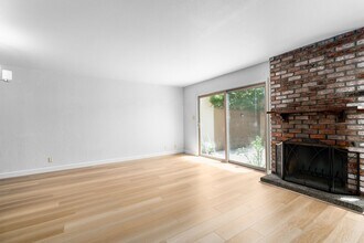 1115 Camino Del Valle-Unit -1115 Camino Del Valle in Alameda, CA - Building Photo - Building Photo