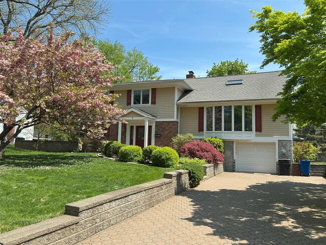 property at 7 Country Ridge Dr