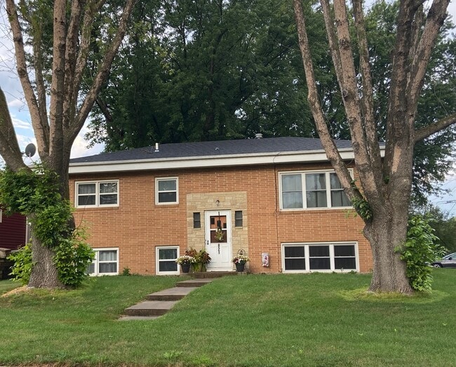 821 1st Ave NW, Unit B