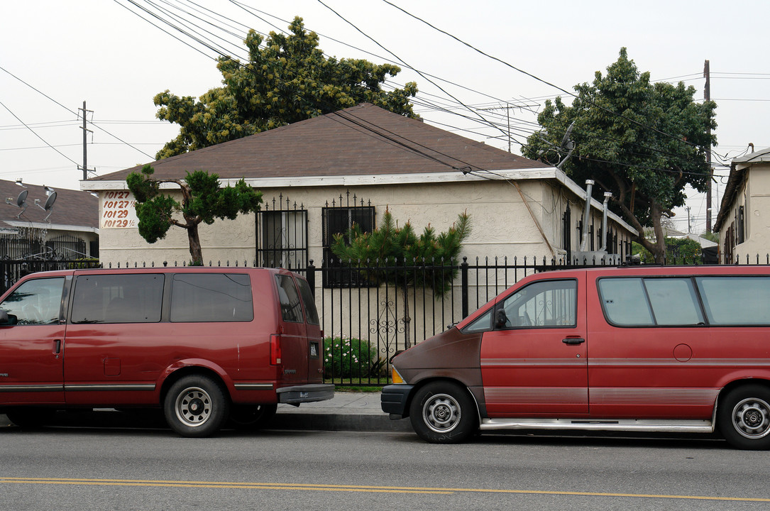 10127 S Inglewood Ave in Inglewood, CA - Building Photo