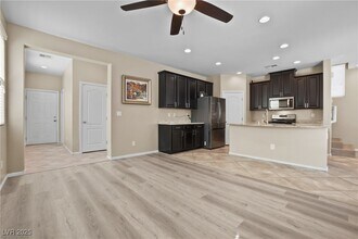 9304 Golden Lad Ave in Las Vegas, NV - Foto de edificio - Building Photo