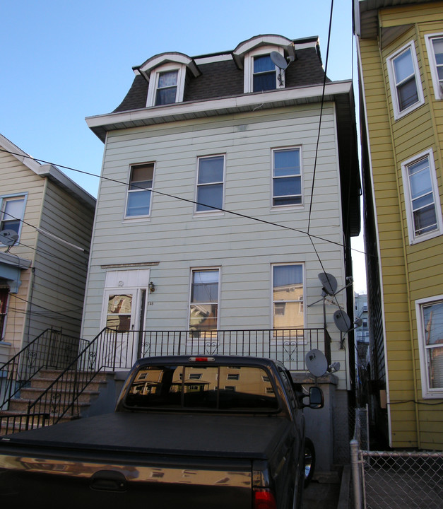 146 Waverly St in Yonkers, NY - Building Photo