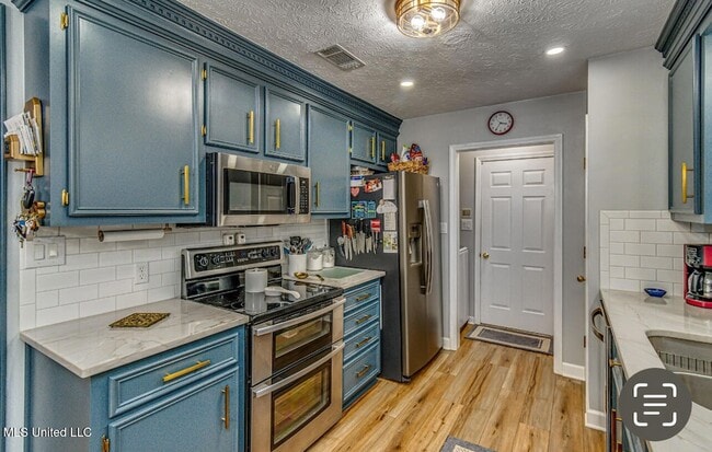 1169 Barnett Bend Dr in Brandon, MS - Building Photo - Building Photo