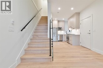 2632 Ward St in Vancouver, BC - Building Photo - Building Photo