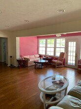 7353 Phillips St in Sarasota, FL - Foto de edificio - Building Photo