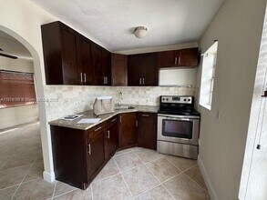 2000 Monroe St in Hollywood, FL - Building Photo - Building Photo