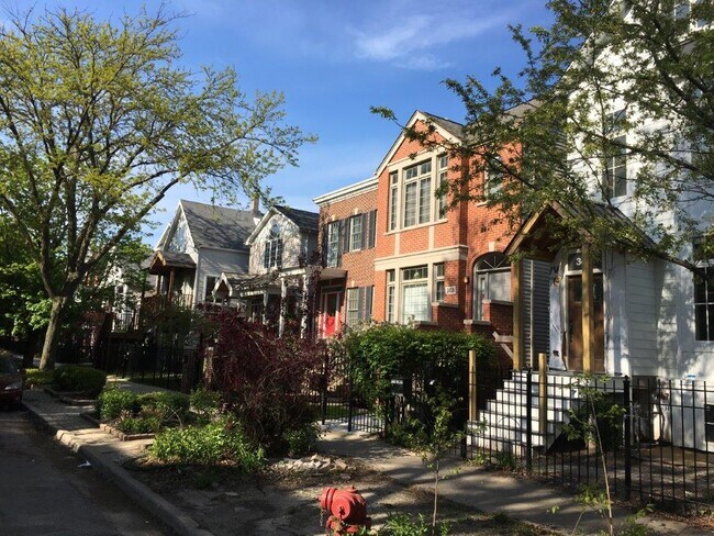 3421 N Bell Ave, Unit 2 in Chicago, IL - Building Photo - Building Photo