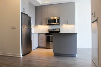 85 Duke St W in Kitchener, ON - Building Photo - Building Photo