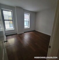 9 Ruggles St in Boston, MA - Building Photo