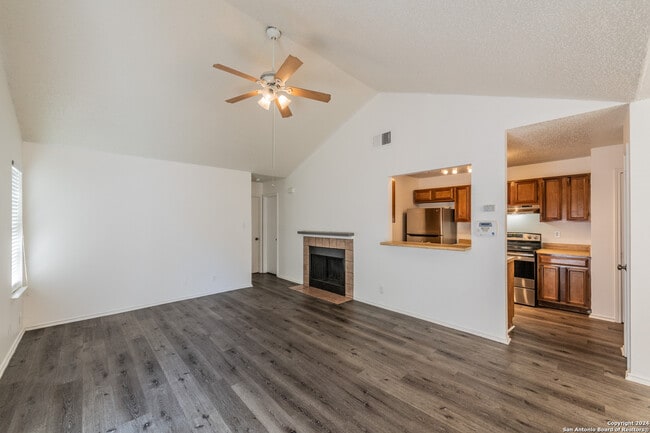 7006 Silver Canyon in San Antonio, TX - Building Photo - Building Photo