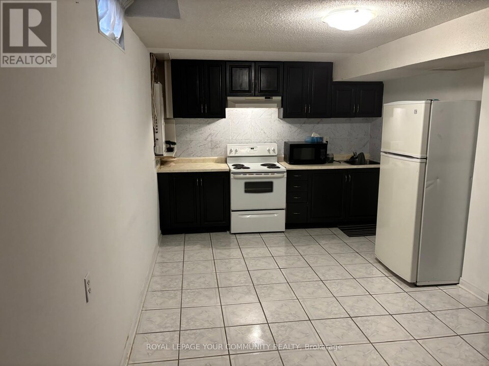 166 Knightswood Ave in Vaughan, ON - Building Photo