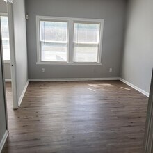 3602 E Fall Creek Parkway North Dr, Unit B in Indianapolis, IN - Foto de edificio - Building Photo