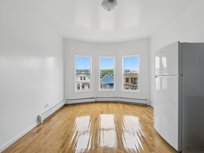 308 Ege Ave in Jersey City, NJ - Building Photo - Building Photo