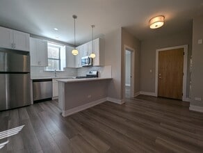 3939 N Janssen Ave, Unit 2 in Chicago, IL - Building Photo - Building Photo
