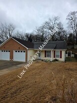 21 Sheila Gail Ln in Rossville, GA - Building Photo