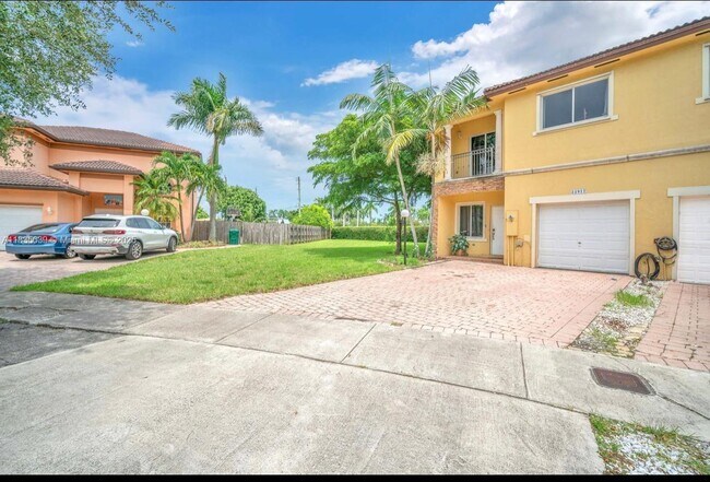 22917 SW 112th Ct in Miami, FL - Building Photo - Building Photo