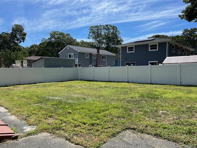 142 Patchogue Ave in Mastic, NY - Building Photo - Building Photo